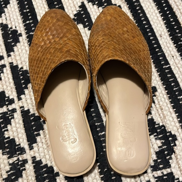 Sseko/Noonday Cloud Mules Clogs in woven caramel leather: handmade, fair trade - Picture 4 of 4